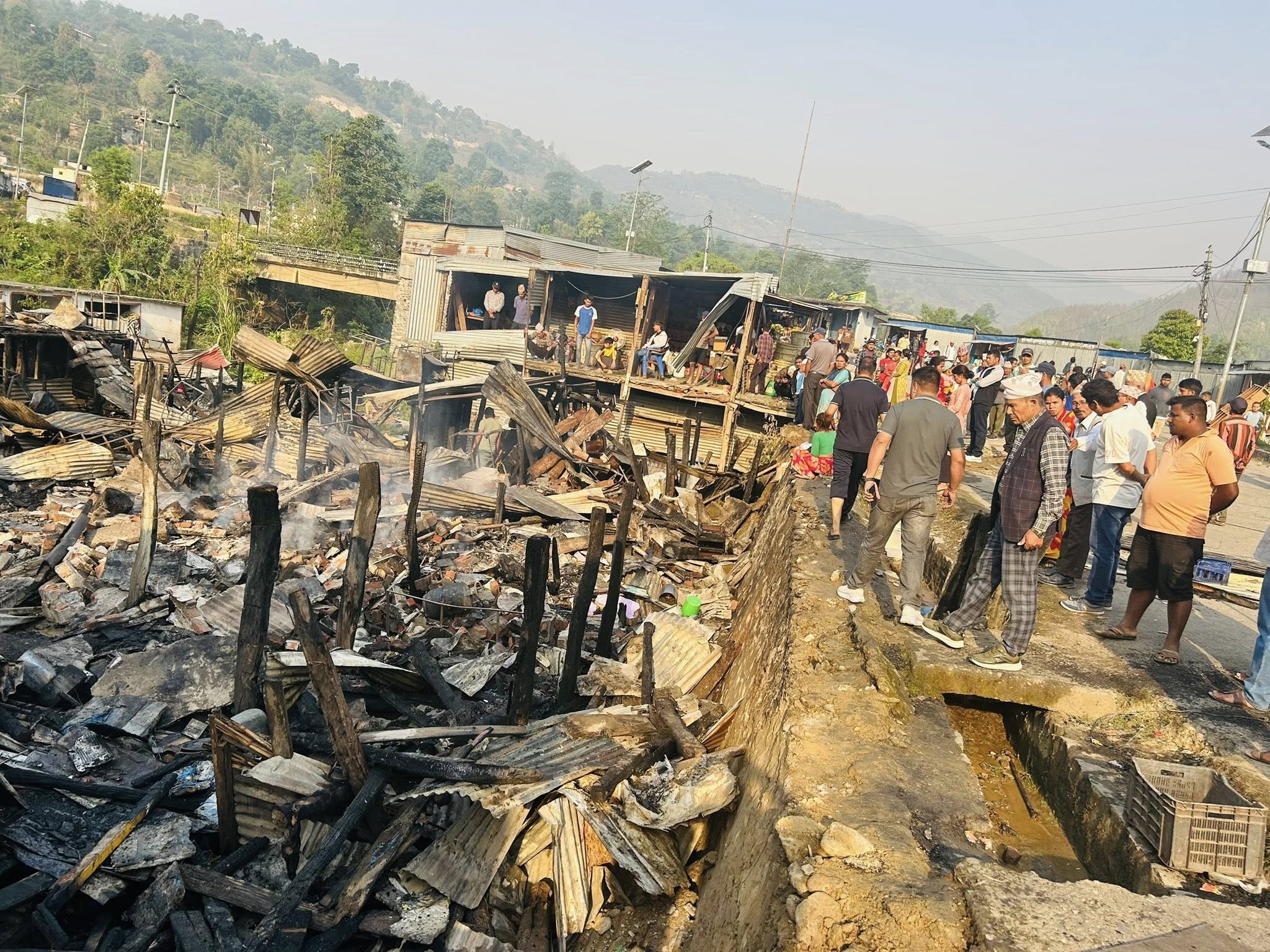 अछामको हाटबजारमा आगलागी : ३ करोड बढीको क्षति 