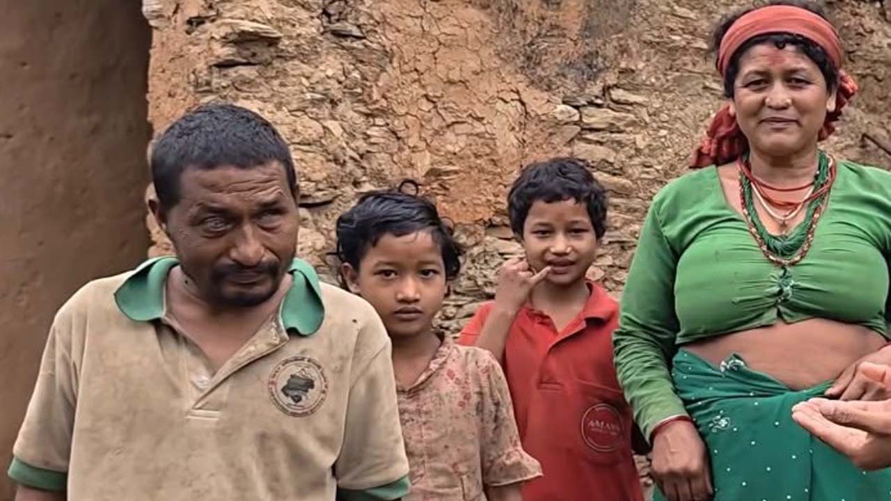 सुर्नयाका दृष्टिविहीन जग्गी महराका लागि सहयोग अभियान सञ्चालन 