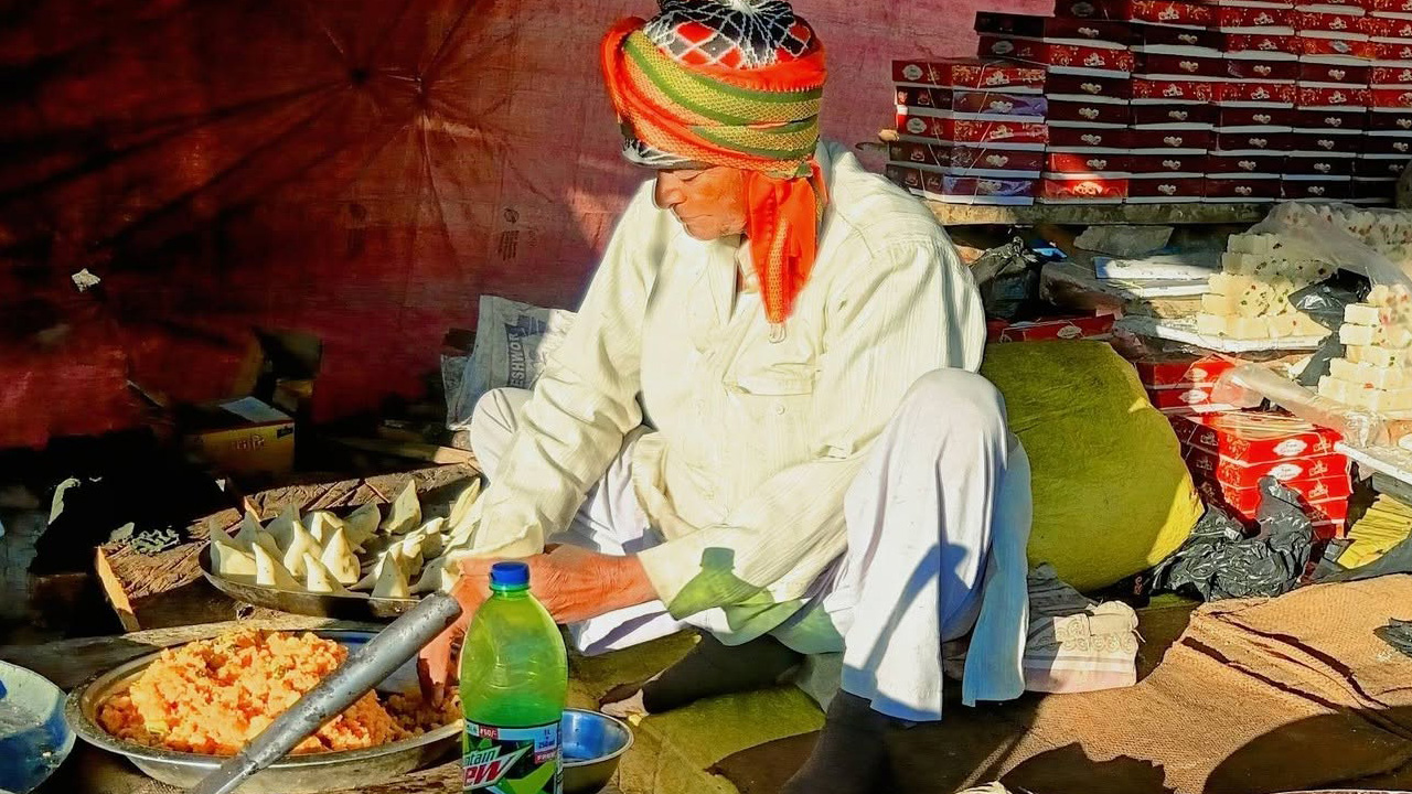 बैतडीमा दशैँका बेला लाग्ने जात्रामा भारतीय व्यापारीको लाखौँको कारोबार