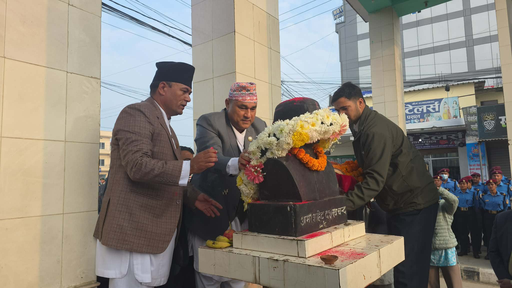 प्रजातन्त्र दिवसमा मुख्यमन्त्री शाहद्वारा शहीद स्मारकमा माल्यार्पण