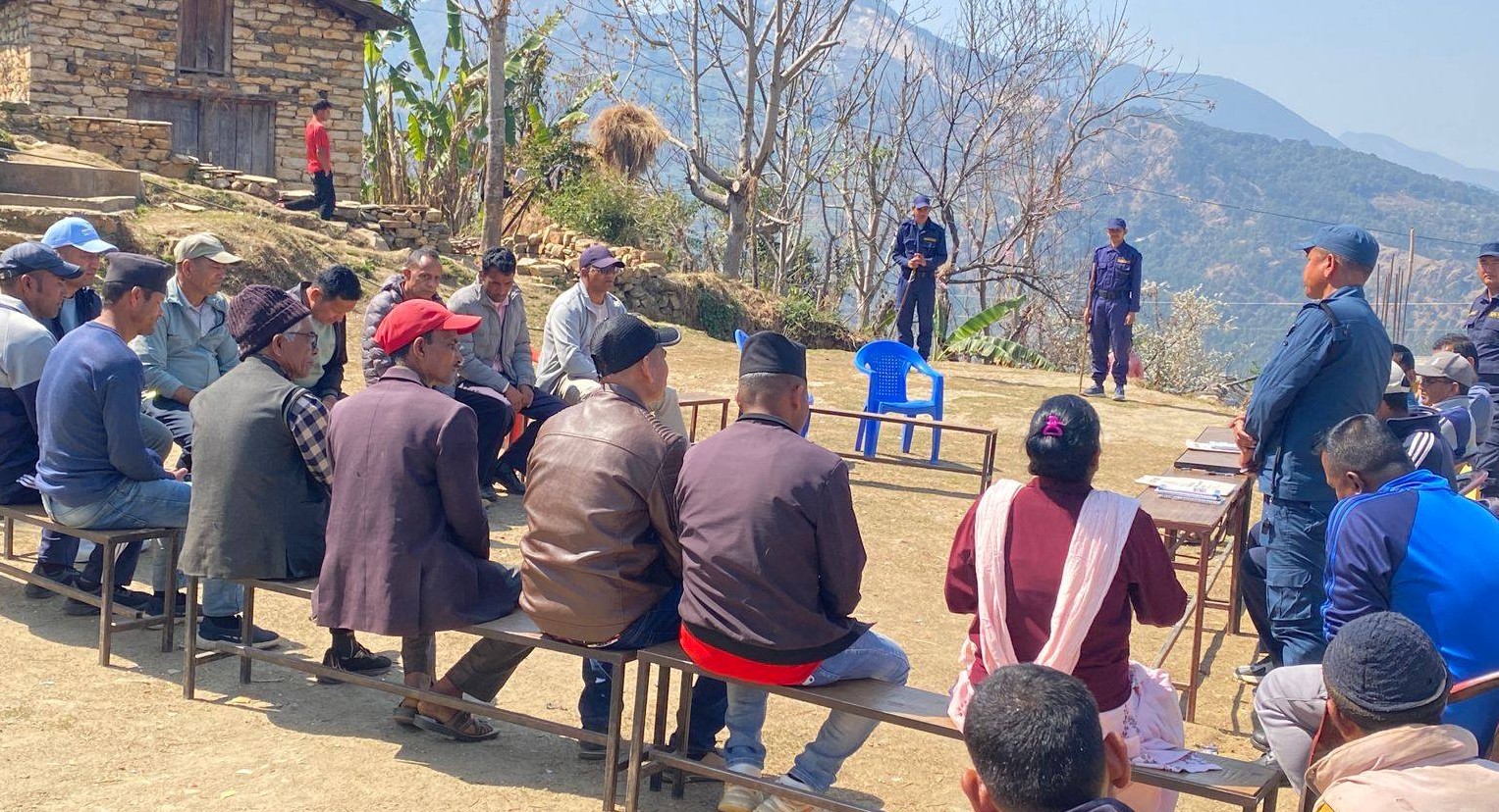 बैतडीमा निर्वाचनको तयारी पूरा, सबै मतदान केन्द्रमा पुगे कर्मचारी 