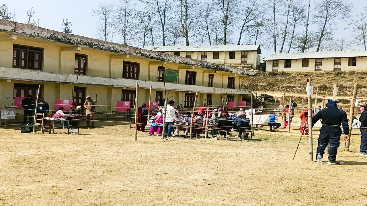 बैतडीमा दिउँसो ३ बजेसम्म ३५ प्रतिशत मत खस्यो 