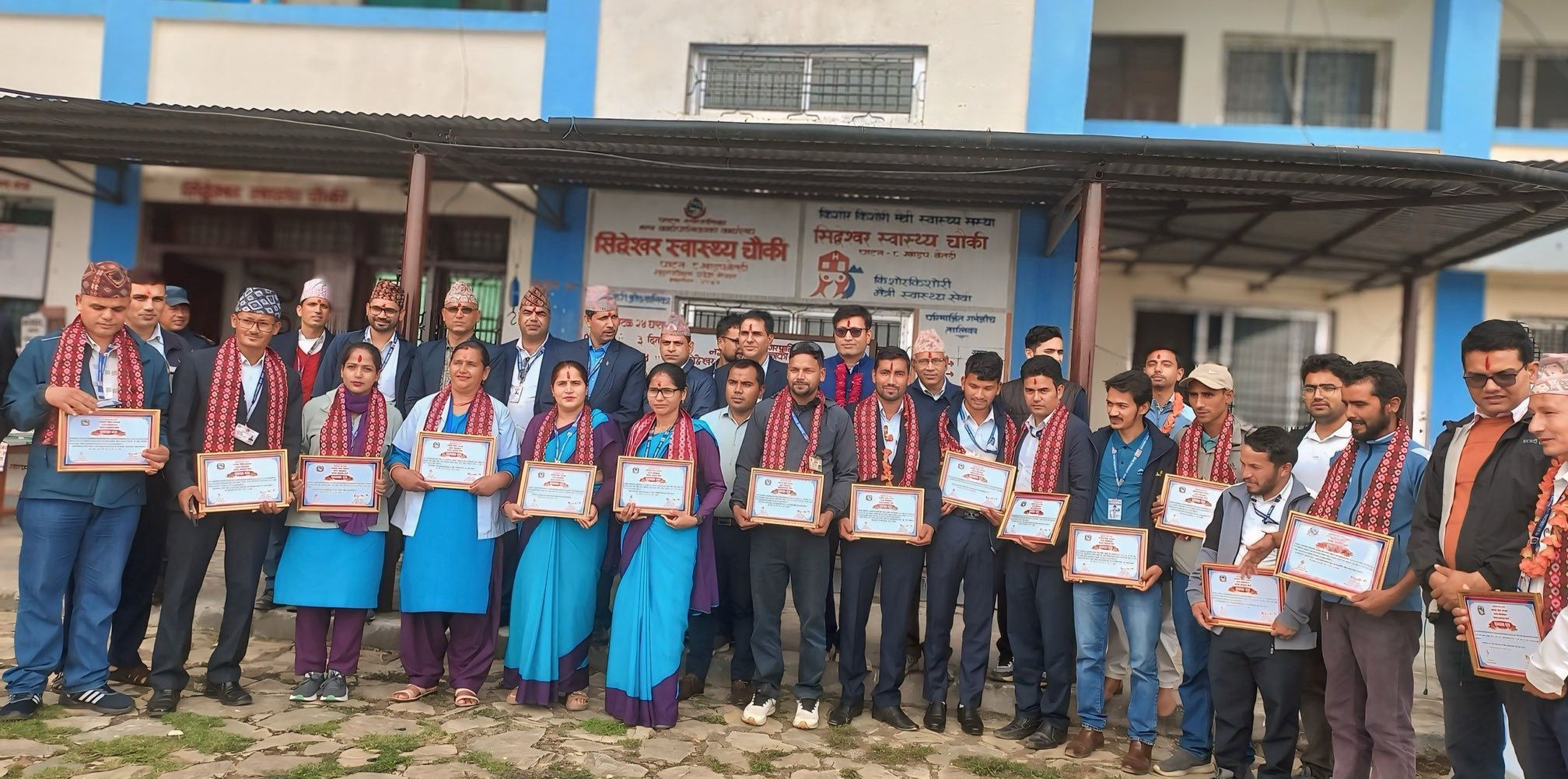 बैतडीमा उत्कृष्ट स्वास्थ्य संस्था र स्वास्थ्यकर्मी सम्मानित 