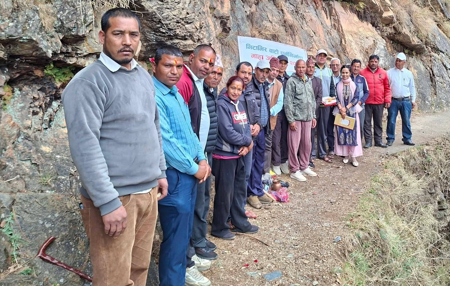बैतडीमा भीटाभीरको बाटो जनसहभागितामा पुनर्निर्माण गरिँदै 
