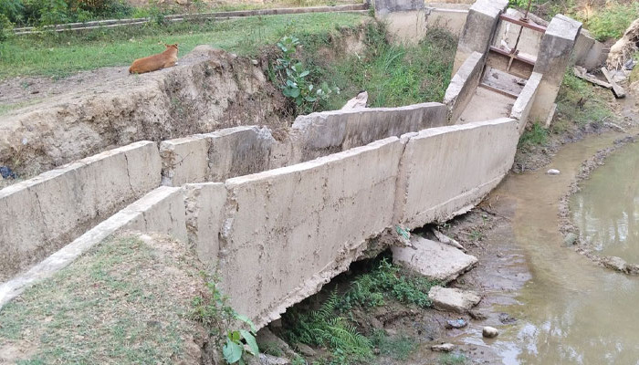 सिँचाइ कुलो भत्किएपछि   बैतडीमा खेत बाँझै