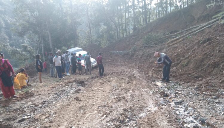 वर्षाका कारण बैतडीका ग्रामीण सडकहरुमा सवारीसाधन सञ्चालनमा समस्या 