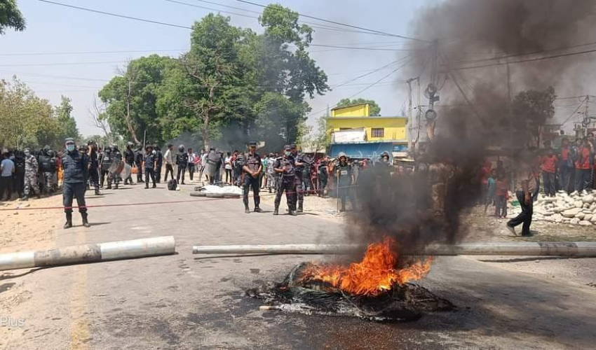 कञ्चनपुरमा बसको ठक्करबाट महिलाको मृत्यु भएपछि चक्काजाम