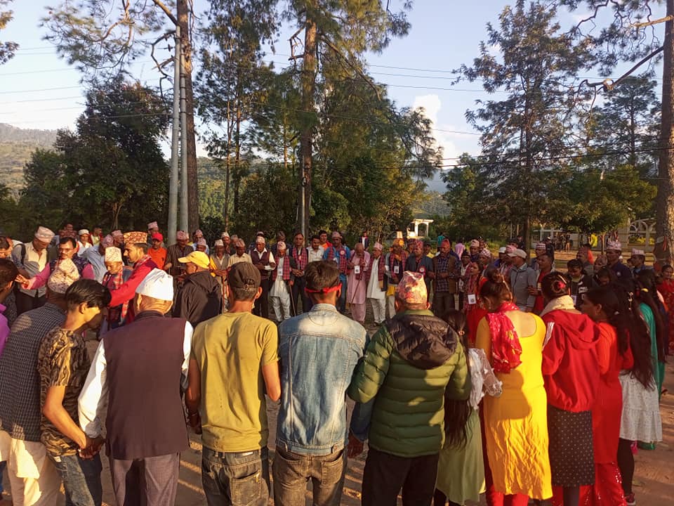 बैतडीः पाटन स्थित उदयदेव मन्दिर परिसरमा देउडा प्रतियोगिता