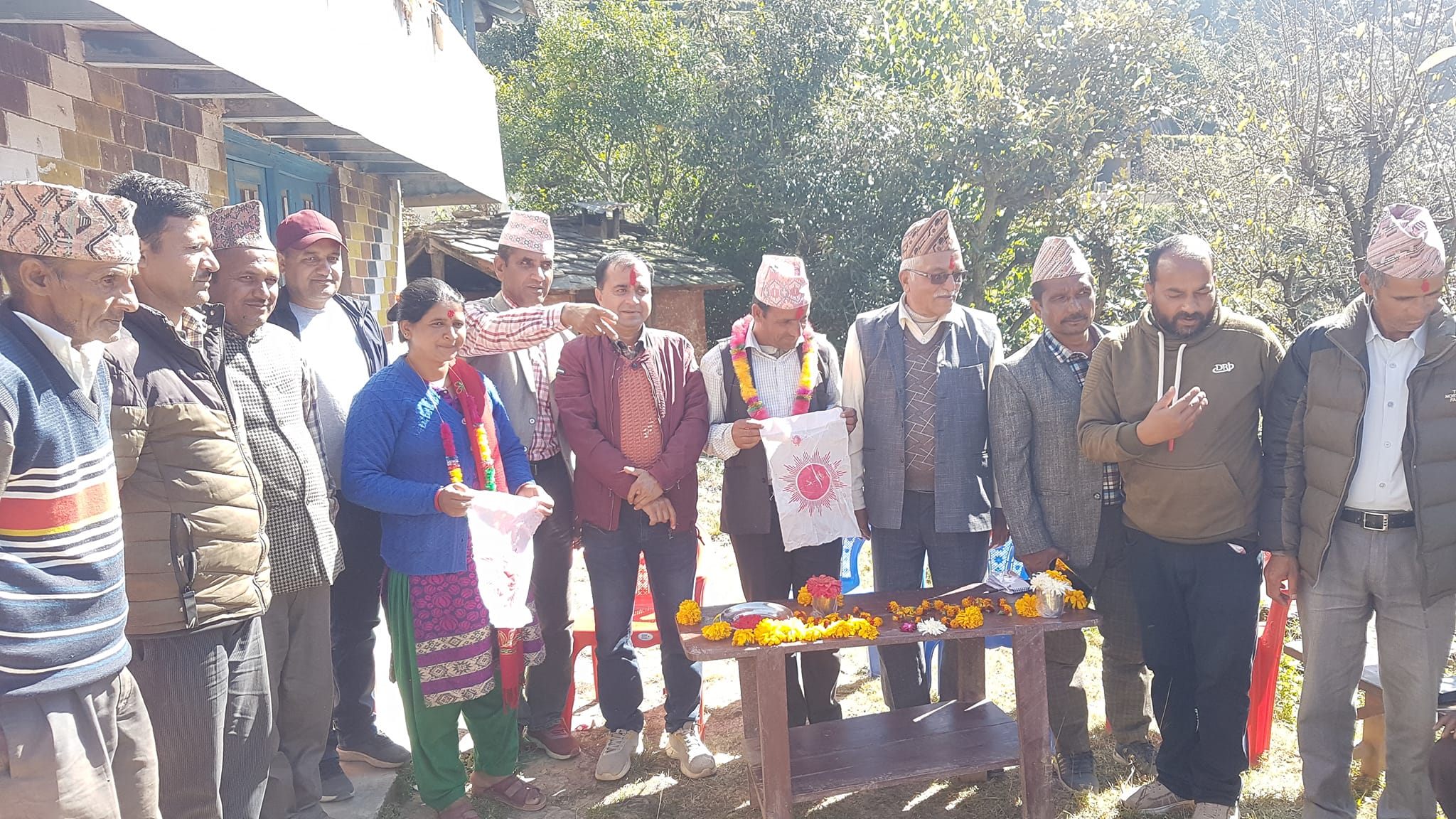 बैतडीको तल्लोस्वराडका दुई   काँग्रेस नेता एमालेमा  प्रवेश