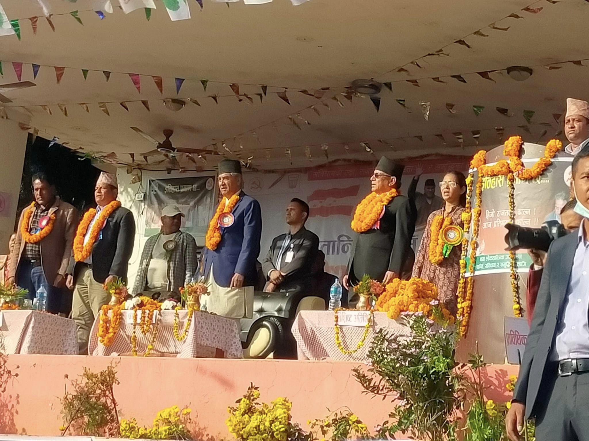 बैतडीः चुनावी सभामा नेपाल आएनन्, देउवा र प्रचण्ड सम्बोधन गरेर  गए 