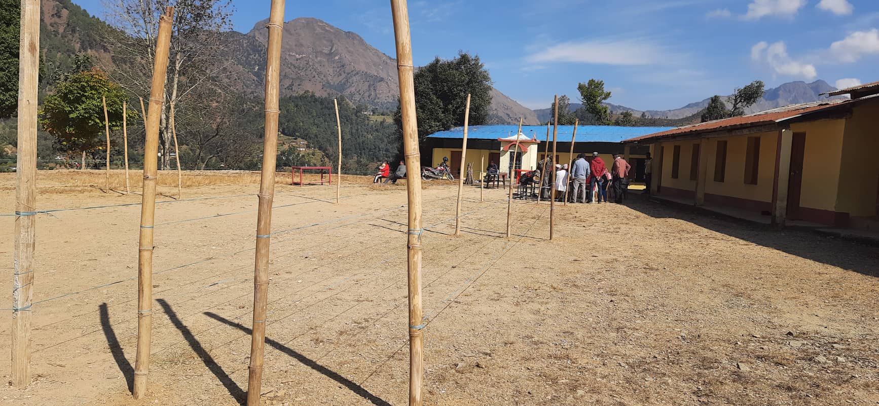 बैतडीः मतदान केन्द्रहरुमा धमाधम बुथ निर्माण गरिँदै 