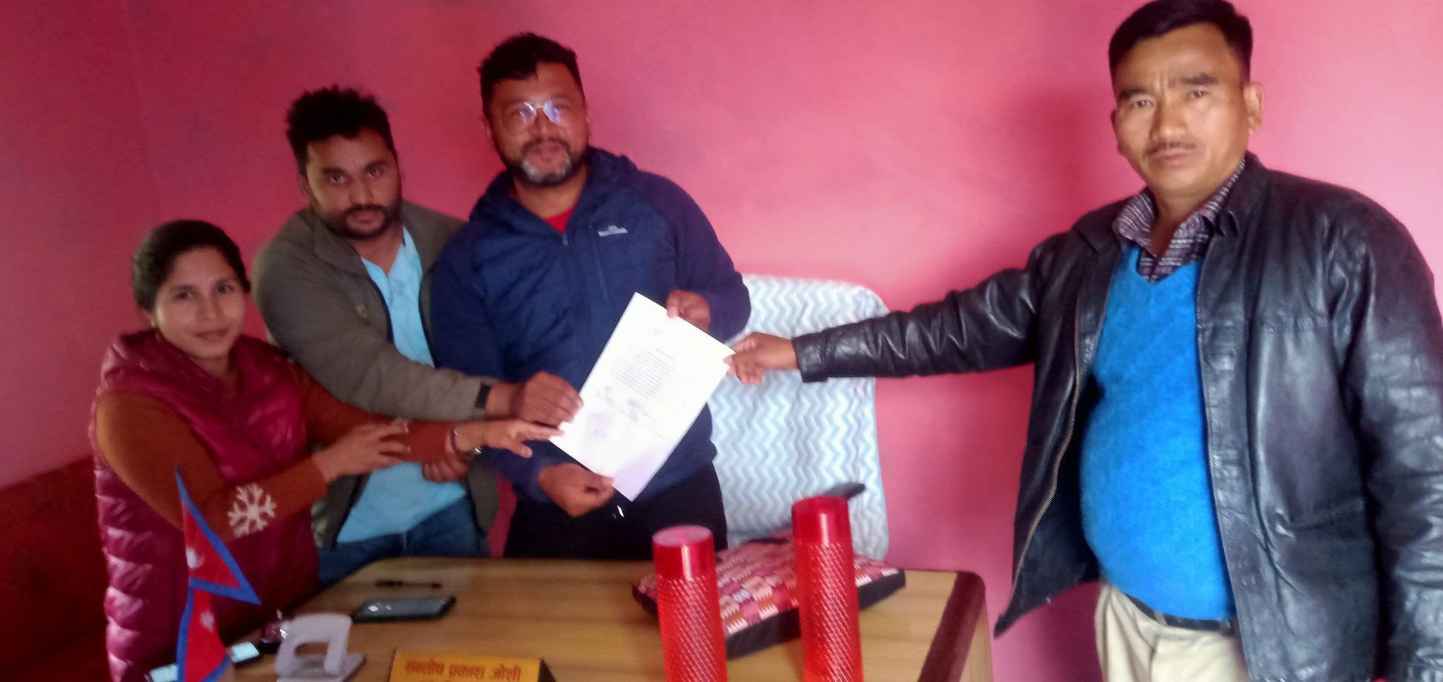 बैतडीको डिलाशैनी सरकारलाई तीन दलको संयुक्त ज्ञापन  पत्र, अस्पताल नबनेको प्रति आपत्ती