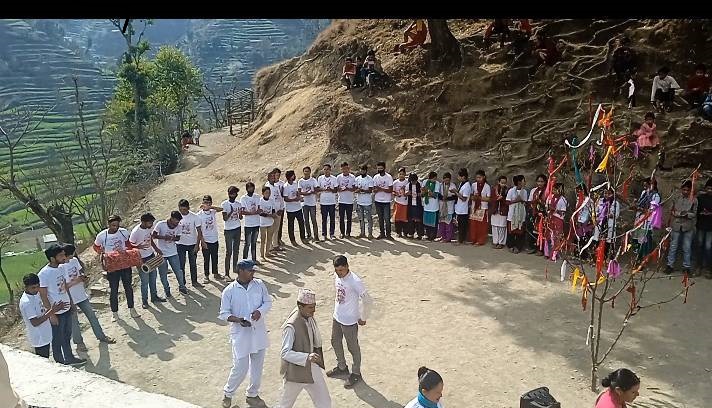 बैतडीमा विद्यालयको विकासका लागि होली