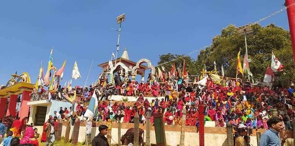 बैतडीको प्रसिद्ध निङ्गलाशैनी भगवती मन्दिरमा जात्रा सम्पन्न, साढे ७ सय राँगा र  बोकाको बलि