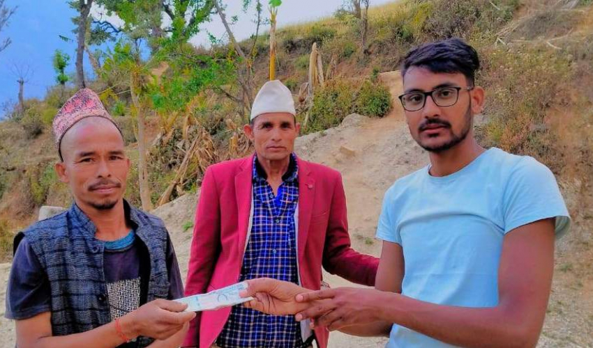 बैतडीमा जिप दुर्घटना हुँदा ज्यान गुमाएका परिवारलाई आर्थिक सहयोग