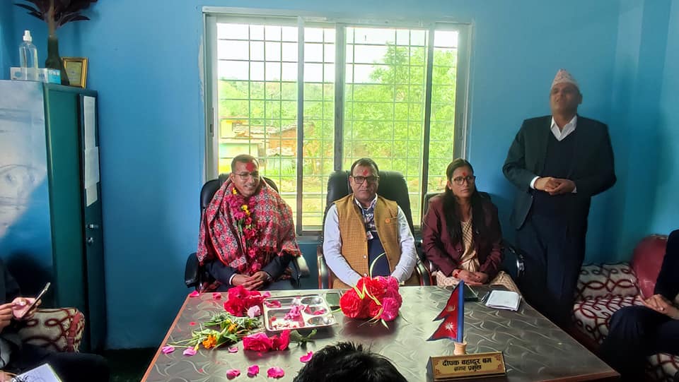 बैतडीको पुर्चौडी नगरपालिकाले पायो ‘हाकिम’, भट्ट हाजिर भए 