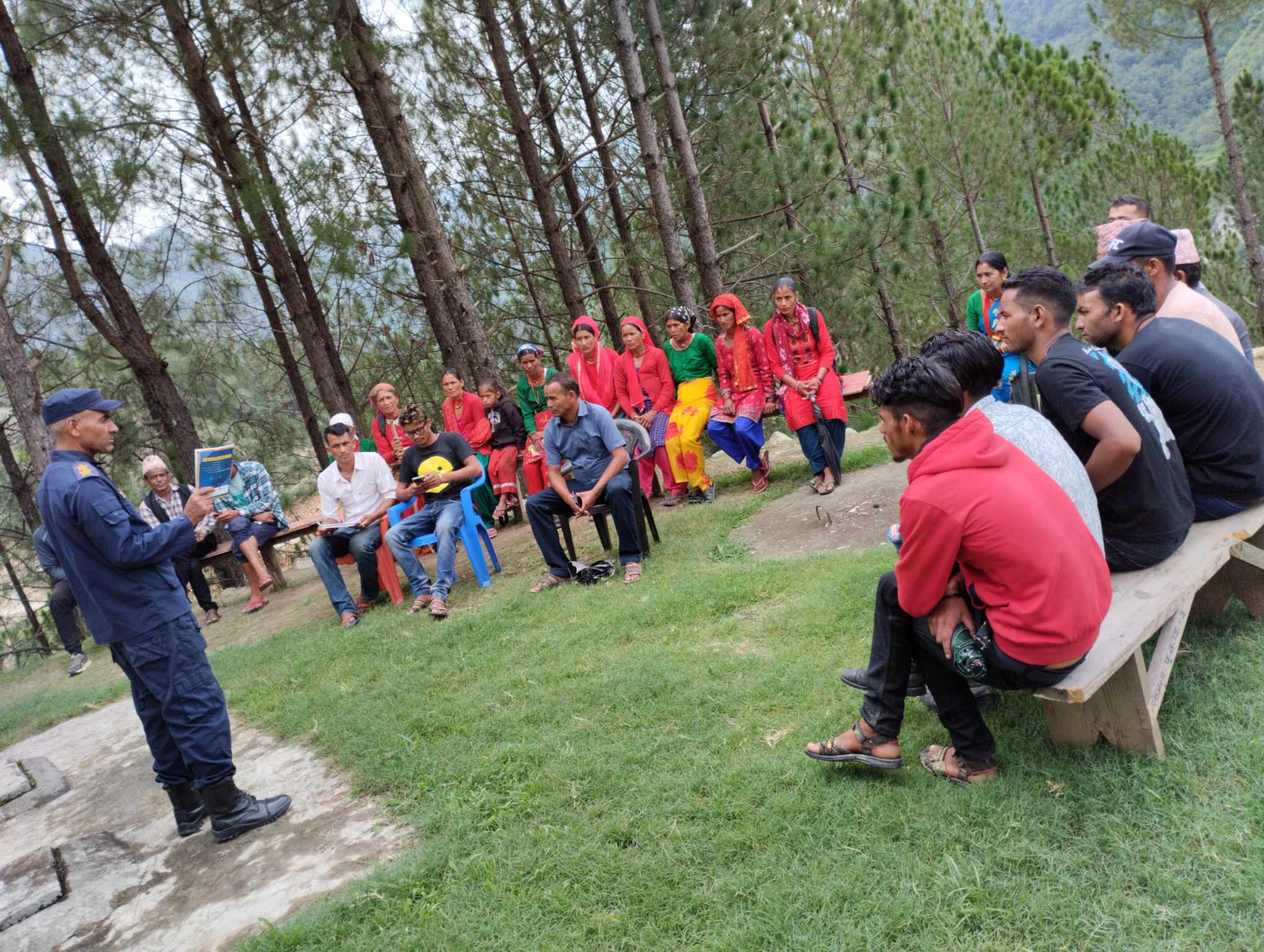 बैतडीमा प्रहरीको गाउँ समाजमा सचेतना फैलाउने अभियान जारी 