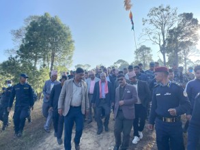 डडेल्धुराको विमानस्थल बन्ने भनिएको ठाउँमा कांग्रेस सभापति देउवाद्वारा निरीक्षण