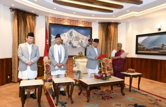 नवनियुक्त प्रधानमन्त्री कार्कीले लिइन् शपथ