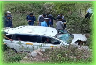 बैतडीमा भारतीय नम्बरको कार दुर्घटना, ३ जना घाइते