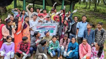 बैतडीको प्रसिद्ध धार्मिक स्थल पत्ताल भुवनेश्वर धाममा वृक्षारोपण तथा सरसफाई 