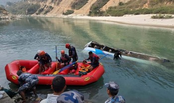 रामेछापमा बस दुर्घटना : मृतकको संख्या ९ पुग्यो 