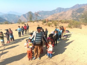 जन्मदिनको अवसरमा विद्यार्थीहरुलाई शैक्षिक सामग्री वितरण 