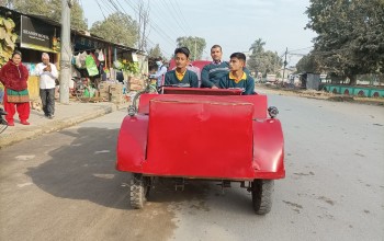 धनगढीका विद्यार्थीले बनाए कार 