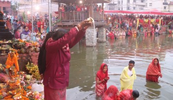उदाउँदो सूर्यलाई अर्घ्य दिएर छठ पर्वको समापन