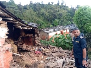 बैतडीको पुर्चौंडीमा पहिरोले एक घर पुरियो, गाउँ नै पहिरोको जोखिममा 
