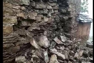 लगातारको वर्षाले बैतडीमा एक घर भत्कियो