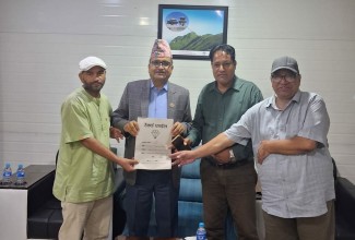 बैतडी अस्पताललाई ५० शैय्यामा स्तरोन्नतिको माग गर्दै मुख्यमन्त्रीलाई ज्ञापन पत्र 
