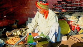 बैतडीमा दशैँका बेला लाग्ने जात्रामा भारतीय व्यापारीको लाखौँको कारोबार