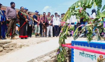 गाउँमा खानेपानी पुगेपछि स्थानीयबासी खुशी 