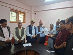 पाटनका नगर स्वयंसेवक शिक्षकहरुले बुझाए ज्ञापन पत्र 