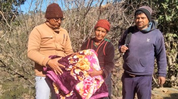 पाटन–८ मा जेष्ठ नागरिकलाई कम्बल वितरण 