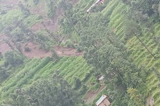 सुर्नयाको मल्लोढोले र रातापानी टोलमा पहिरोको जोखिम 