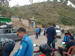 बैतडीमा लापसे गरेर सवारी साधन चलाइरहेका एक चालक पक्राउ 