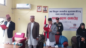 सुदूरपश्चिमको मुख्यमन्त्रीमा खगराज भट्ट नियुक्त, पद तथा गोपनियताको शपथ लिए  