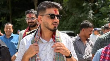 पूर्वाधार विकास मन्त्री लम्साललाई हेलिकप्टरबाट काठमाण्डौं लगियो