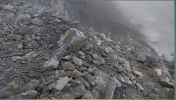दार्चुलाको किम्तडी ठण्याकाठामा पहिरो, खलङ्गा–गोकुलेश्वर सडकखण्ड अवरुद्ध 
