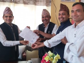 संघीय निजामती सेवा ऐन जारी गर्न माग गर्दै बैतडीबाट प्रधानमन्त्रीलाई   ज्ञापन पत्र  