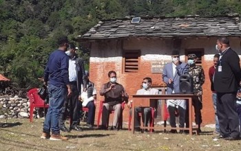 बाढी प्रभावित क्षेत्र बैतडीको ढुंगाड पुगेर फर्किए प्रधानमन्त्री देउवा 