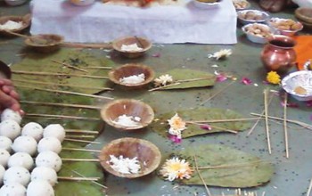 आज कृष्ण औँसीका दिन गरिने गया श्राद्ध गरिदै