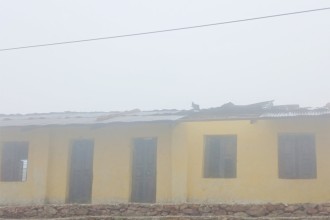 बैतडीमा हावाहुरीले एक विद्यालय भवनको छानो उडायो 