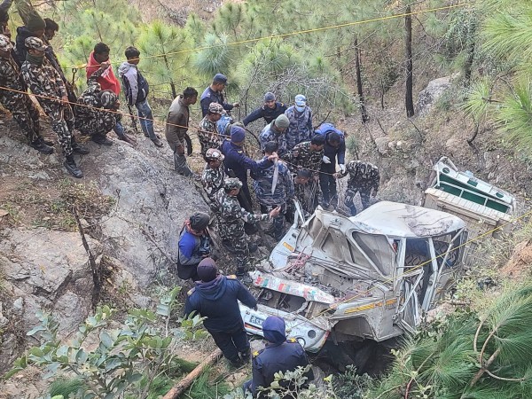 बैतडीको पाटनमा प्रहरी सवार जिप दुर्घटना (फोटो फिचर) 