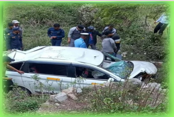 बैतडीमा भारतीय नम्बरको कार दुर्घटना, ३ जना घाइते