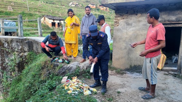 बैतडीको सुर्नयामा बजार अनुगमनः ५३ हजार बराबरका अखाद्य सामग्री नष्ट