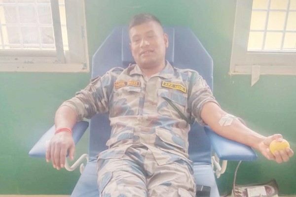 सशस्त्र प्रहरीको रक्तदानले जोगियो सुत्केरीको ज्यान 