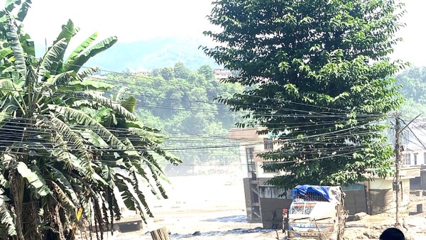 रसुवा बाढीपछि बैतडीका आठ जना सम्पर्क विहिन